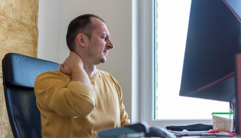 4 Easy Solutions To Prevent Forward Head Posture & Associated Chronic Pain