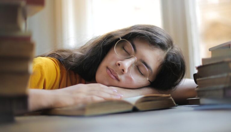 6 Negative Ways Lack Of Sleep Impacts Your Health